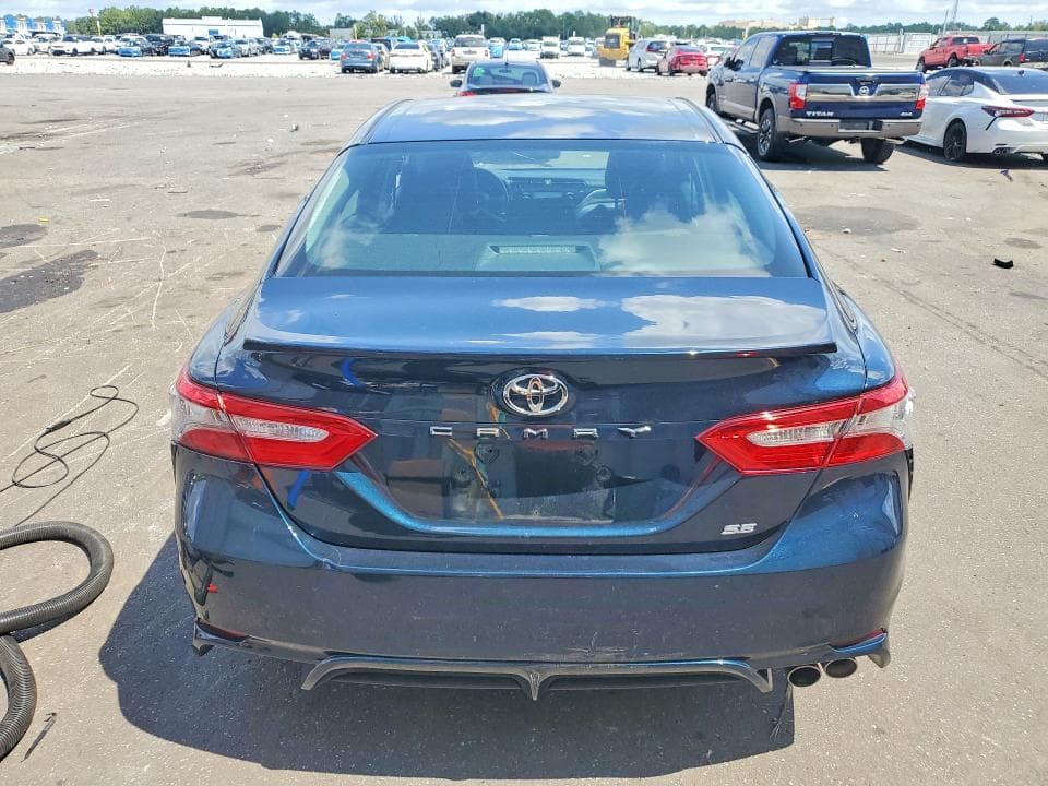 2018 TOYOTA CAMRY SE 6