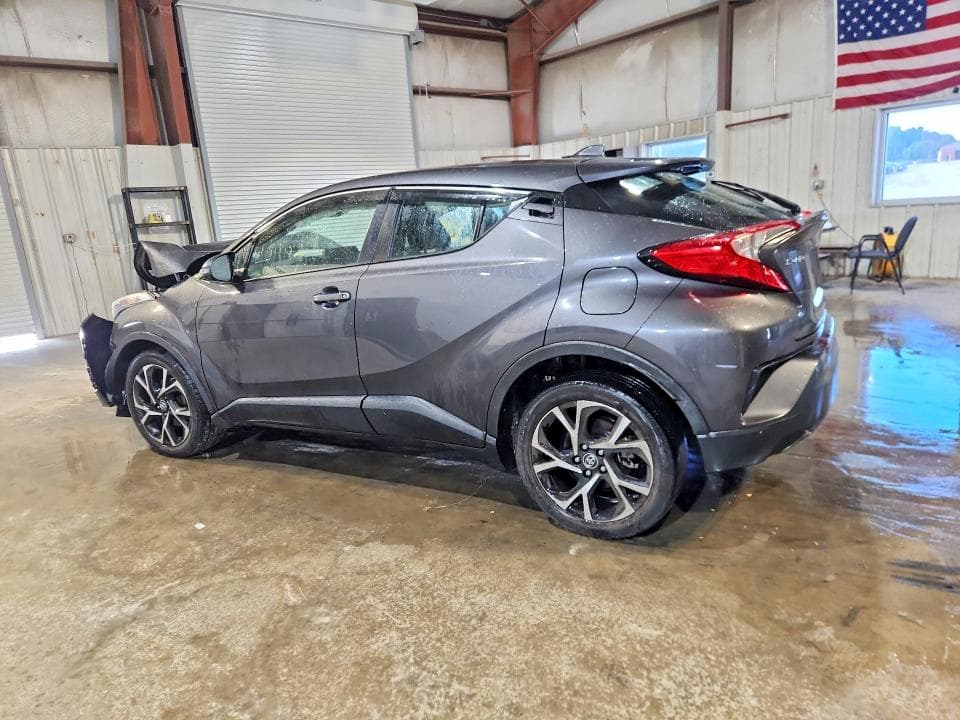2019 TOYOTA C-HR XLE 2