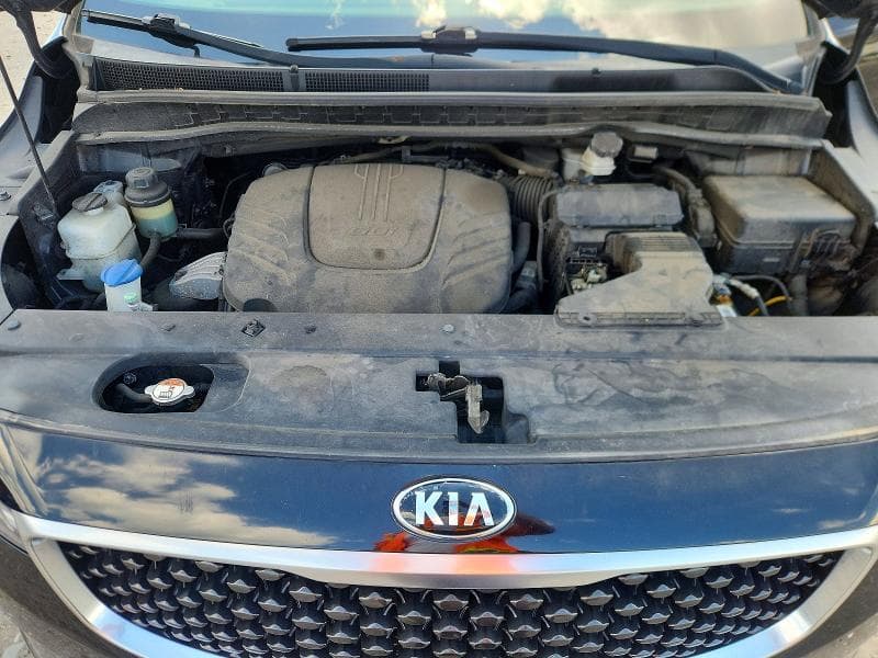 2017 KIA SEDONA LX 12