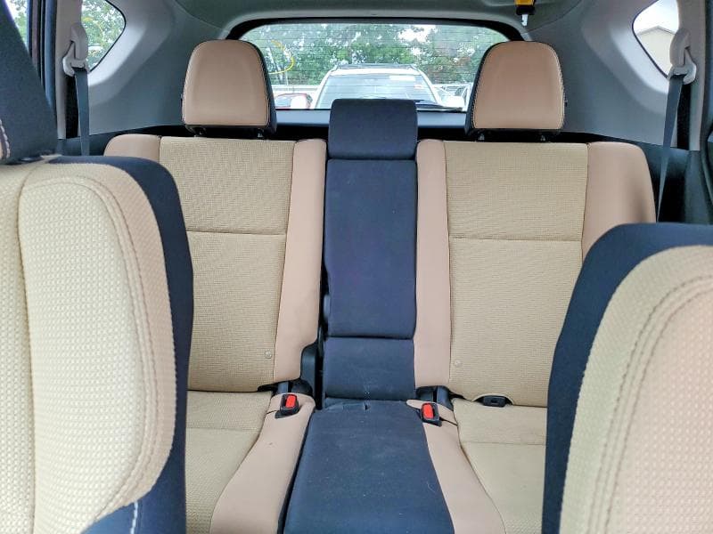 2017 TOYOTA RAV4 XLE 10