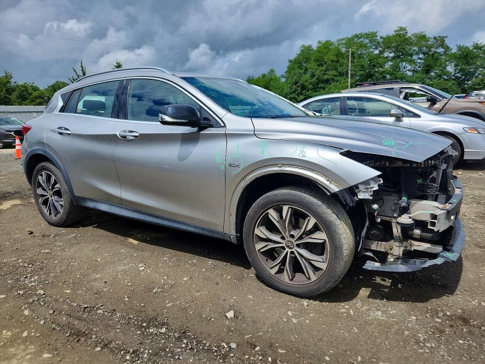 2017 INFINITI QX30 LUXURY 4