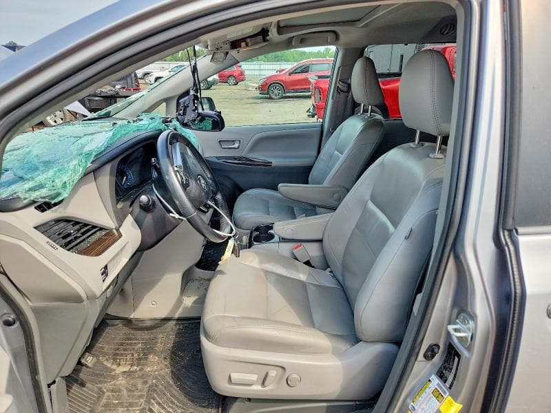 2018 TOYOTA SIENNA XLE 8-PASSENGER 7