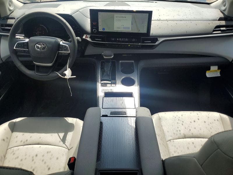 2026 TOYOTA SIENNA XLE 8-PASSENGER 8