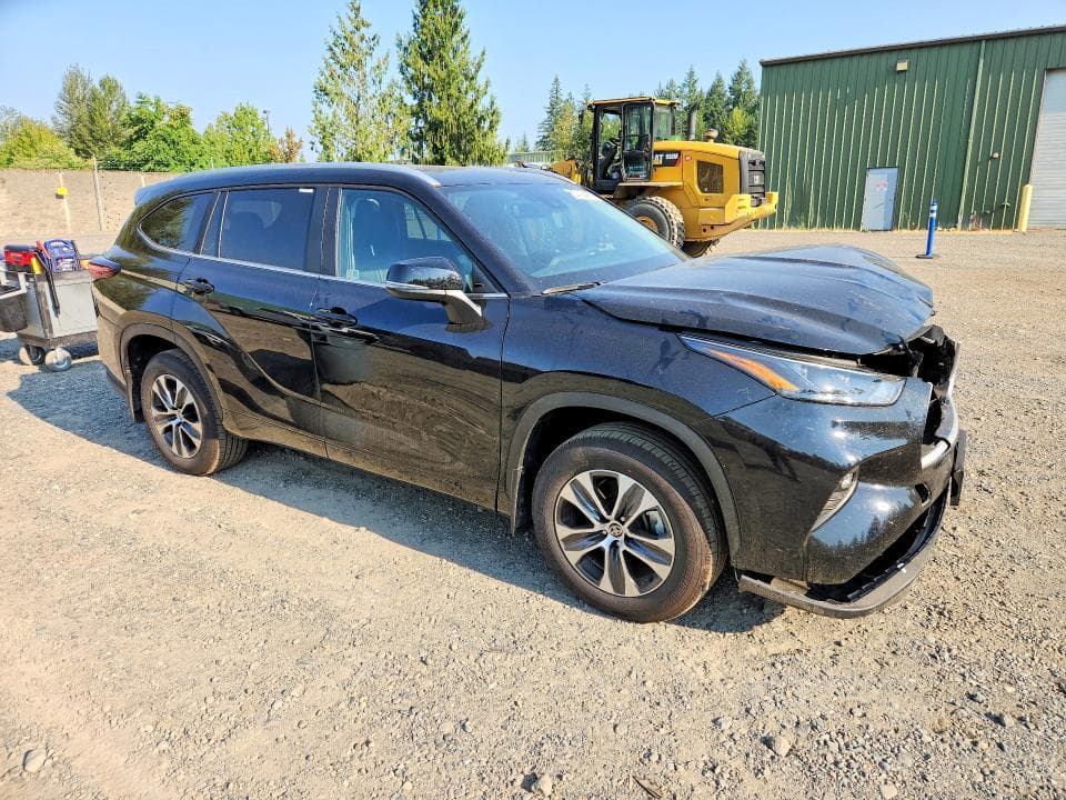 2026 TOYOTA HIGHLANDER XLE 4