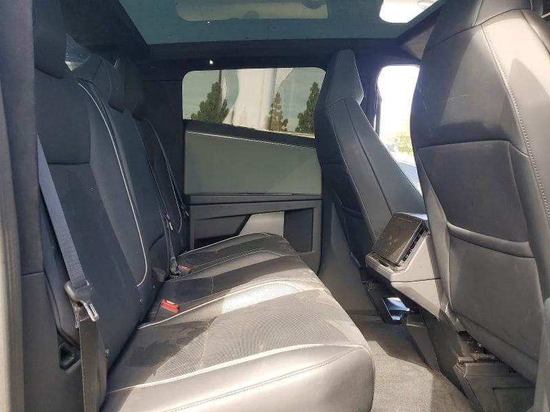 2025 TESLA CYBERTRUCK 10