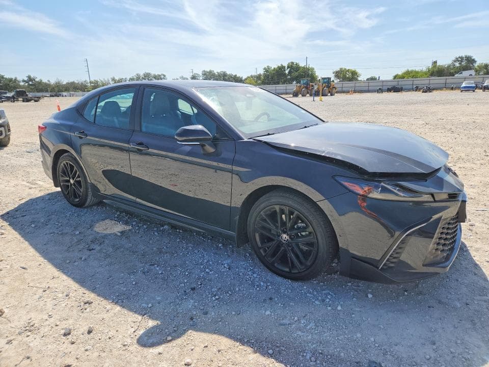 2025 TOYOTA CAMRY SE 4