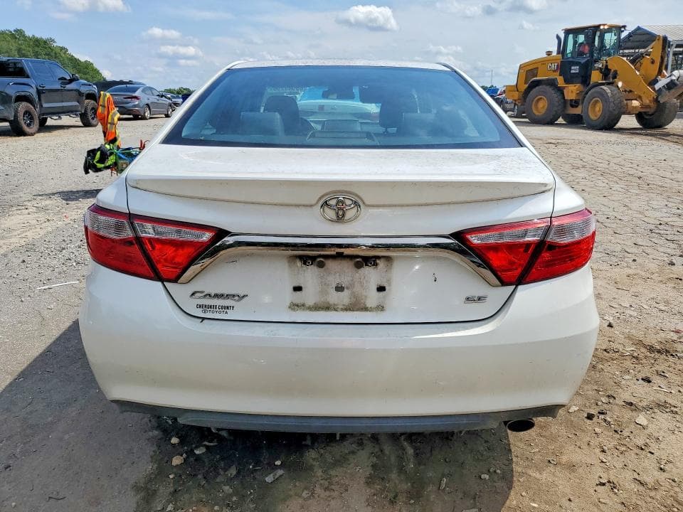 2017 TOYOTA CAMRY SE 6