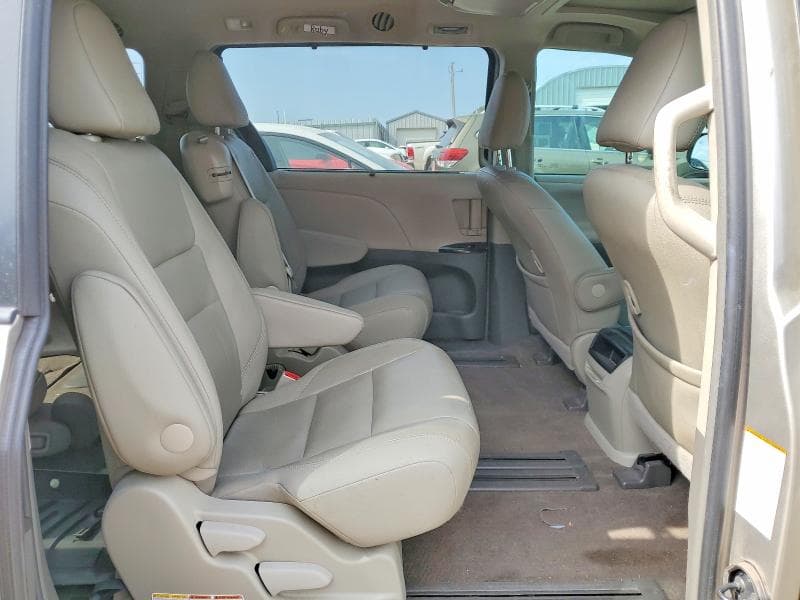 2017 TOYOTA SIENNA XLE 8-PASSENGER 11