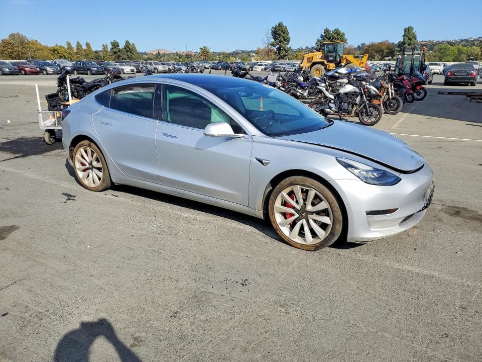 2018 TESLA MODEL 3 4