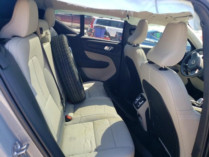 2026 VOLVO XC40 PLUS 10