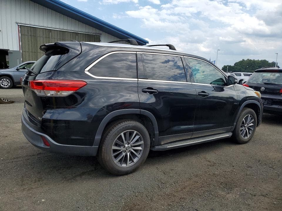 2019 TOYOTA HIGHLANDER XLE 3