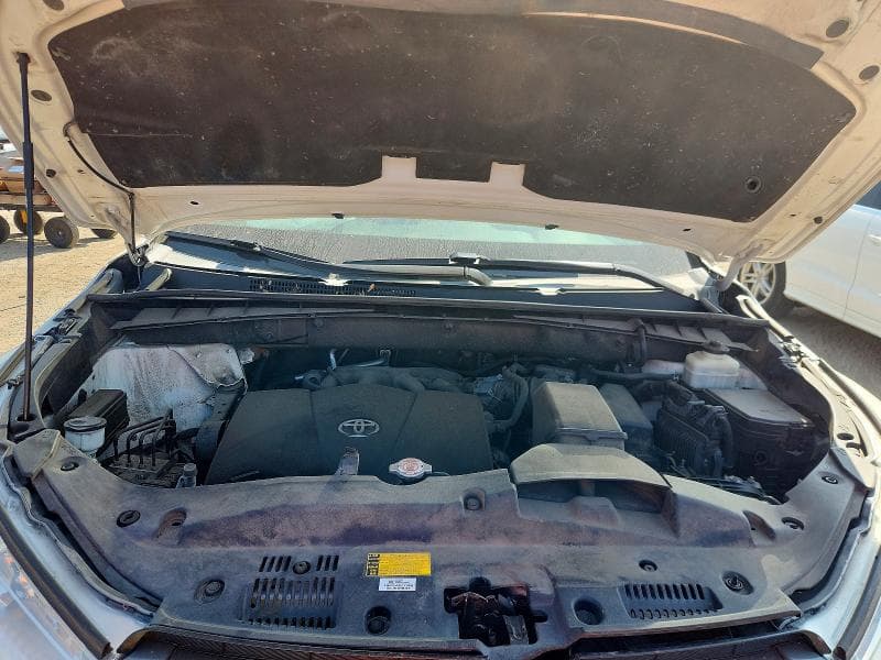 2018 TOYOTA HIGHLANDER LE 11
