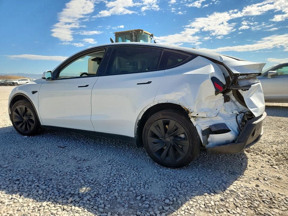 2026 TESLA MODEL Y 2