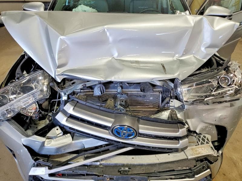 2019 TOYOTA HIGHLANDER HYBRID LE 12