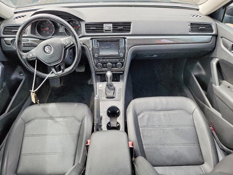 2018 VOLKSWAGEN PASSAT SE 8