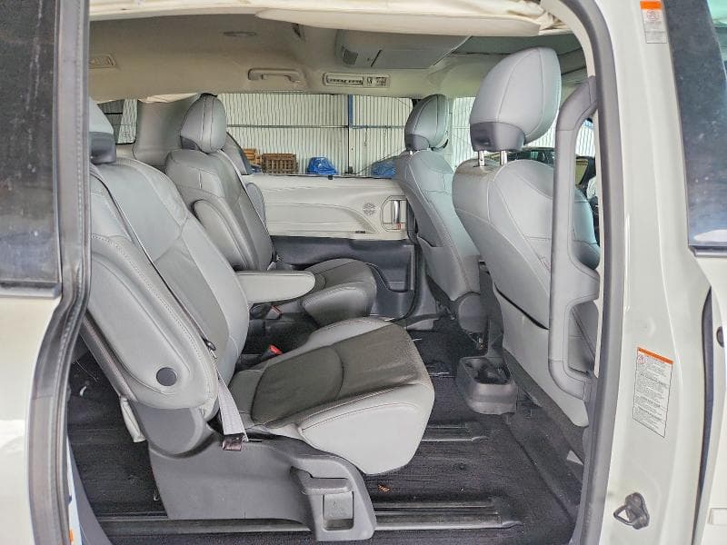 2021 TOYOTA SIENNA LIMITED 7-PASSENGER 11