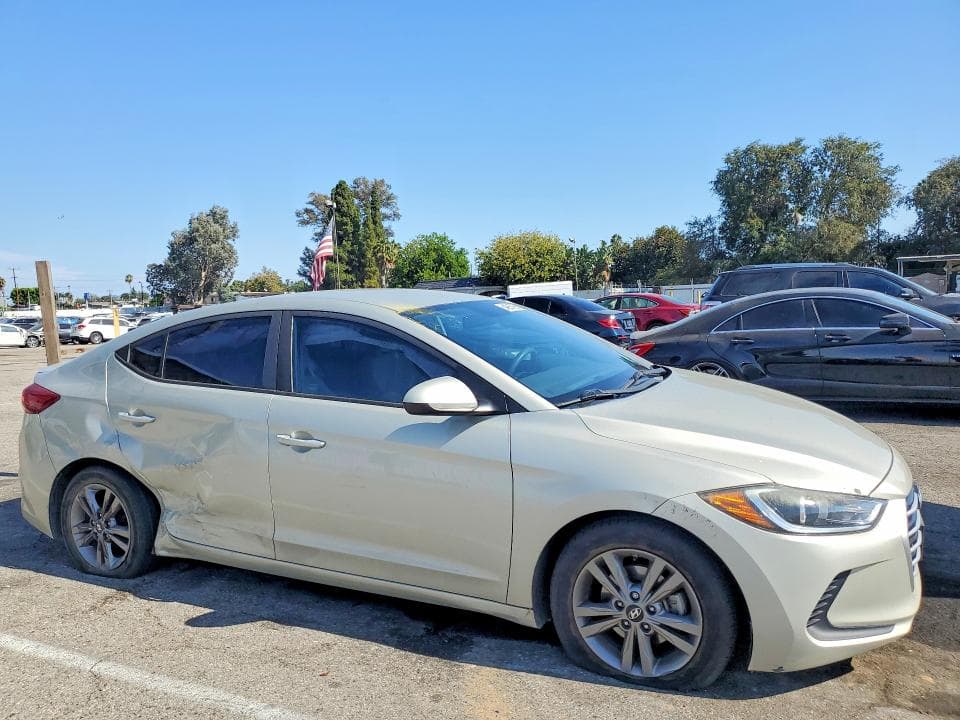 2017 HYUNDAI ELANTRA SE 4