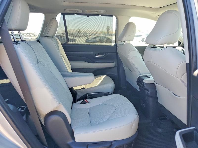 2024 TOYOTA GRAND HIGHLANDER PLATINUM 11