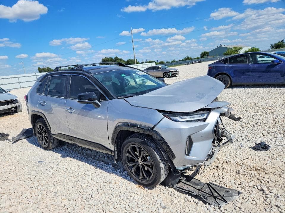 2025 TOYOTA RAV4 XSE 4