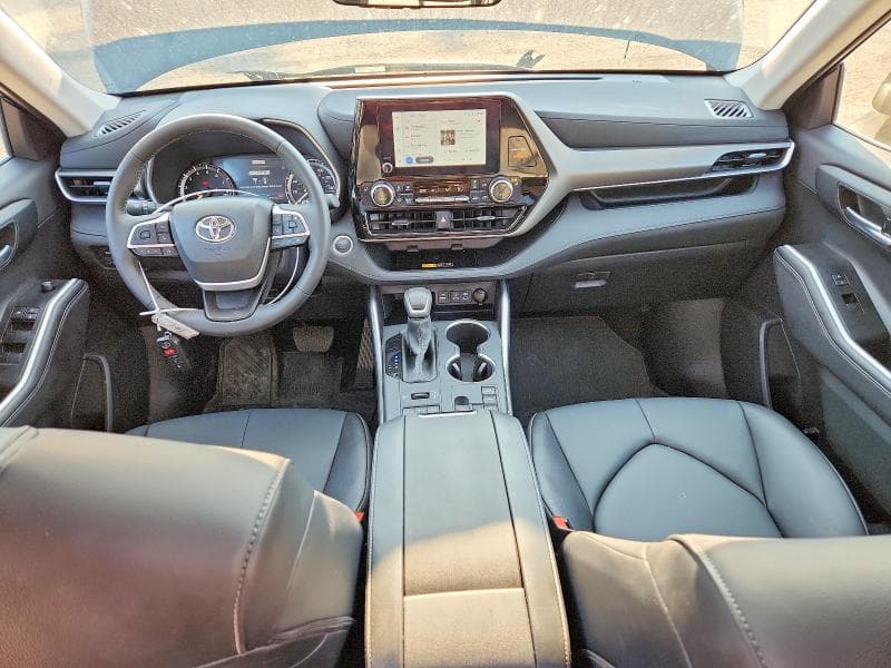 2026 TOYOTA HIGHLANDER XLE 8