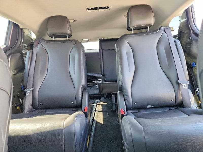 2024 KIA CARNIVAL LX 10