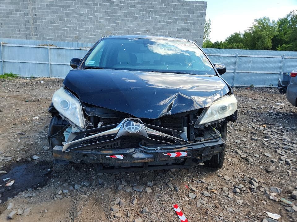 2018 TOYOTA SIENNA XLE 8-PASSENGER 5