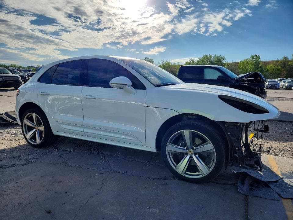 2024 PORSCHE MACAN BASE 4