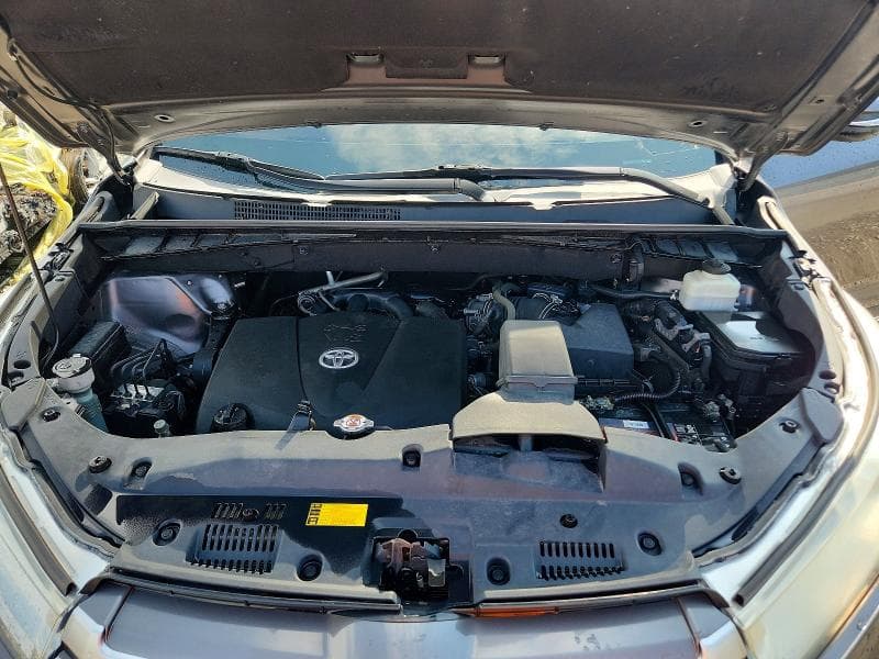 2019 TOYOTA HIGHLANDER XLE 12