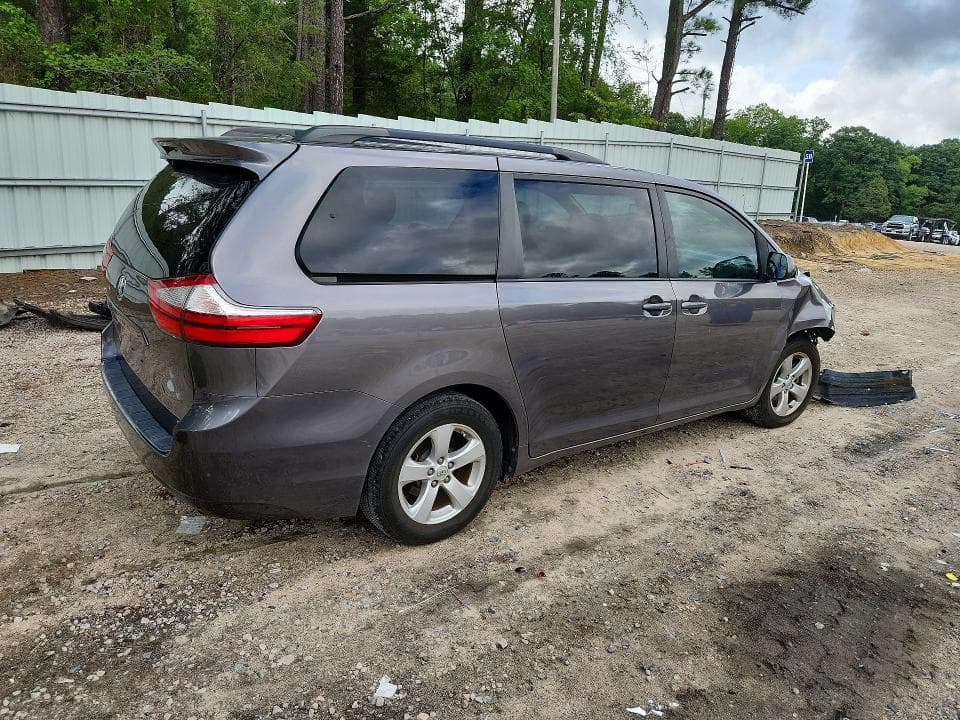 2017 TOYOTA SIENNA LE 3