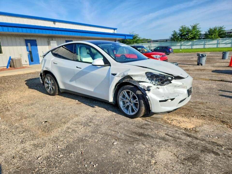 2023 TESLA MODEL Y 4