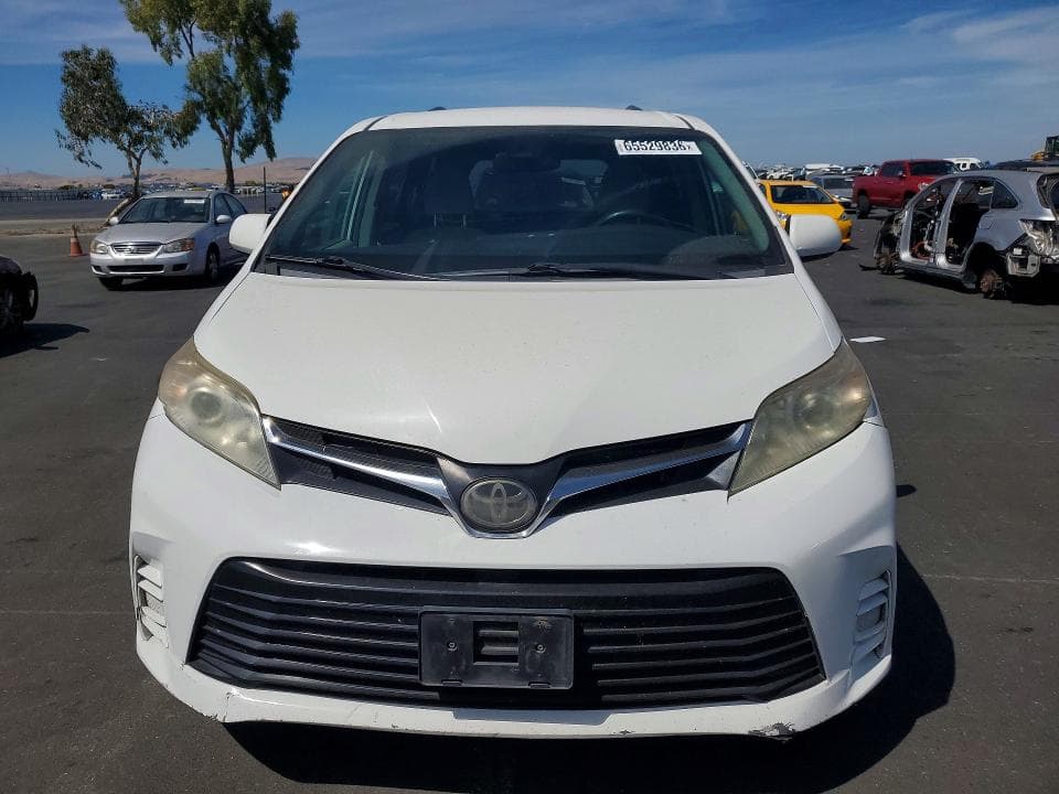 2019 TOYOTA SIENNA LE 5