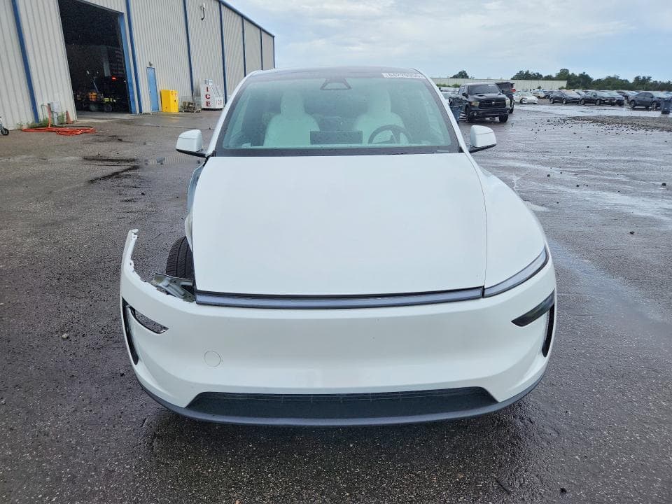 2026 TESLA MODEL Y 5