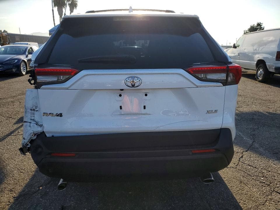 2020 TOYOTA RAV4 XLE PREMIUM 6