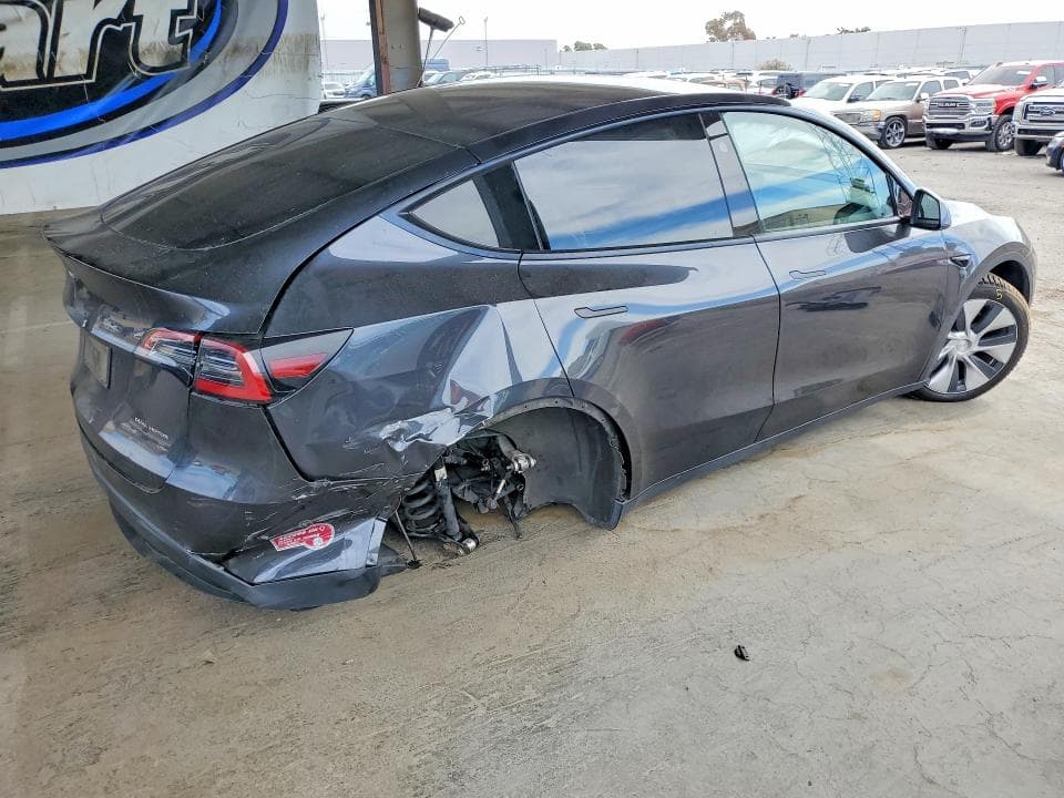 2024 TESLA MODEL Y 3