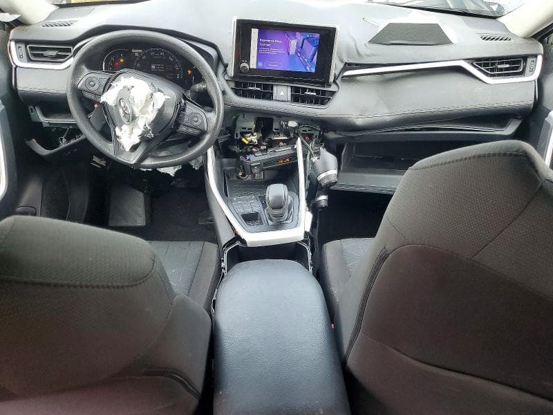 2025 TOYOTA RAV4 XLE 8