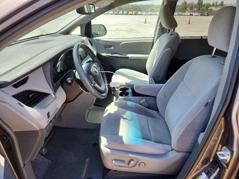 2017 TOYOTA SIENNA LE 7