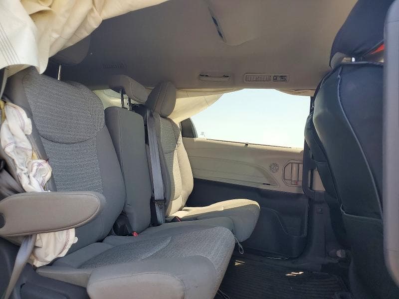 2021 TOYOTA SIENNA LE 10