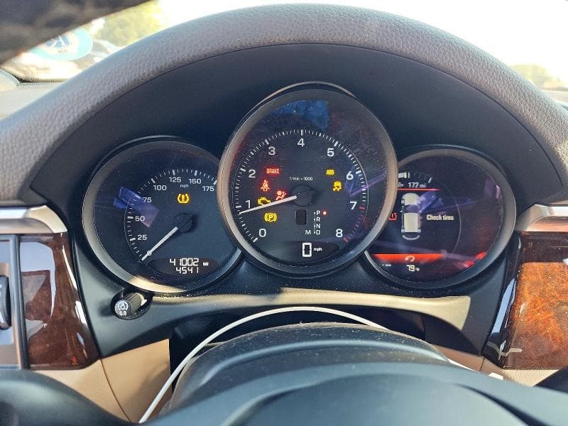 2023 PORSCHE MACAN BASE 9