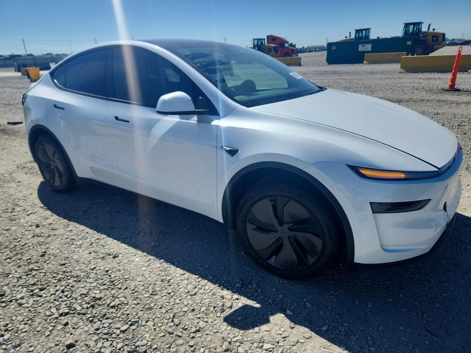 2026 TESLA MODEL Y 4