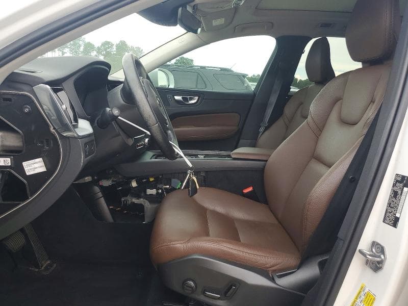 2020 VOLVO XC60 T5 MOMENTUM 7
