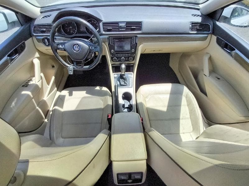 2018 VOLKSWAGEN PASSAT SE 8