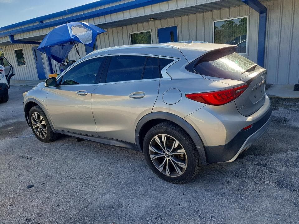 2017 INFINITI QX30 LUXURY 2