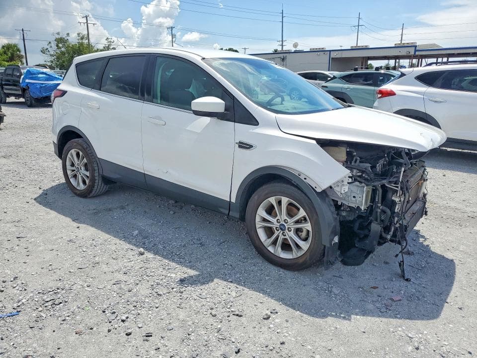 2017 FORD ESCAPE SE 4