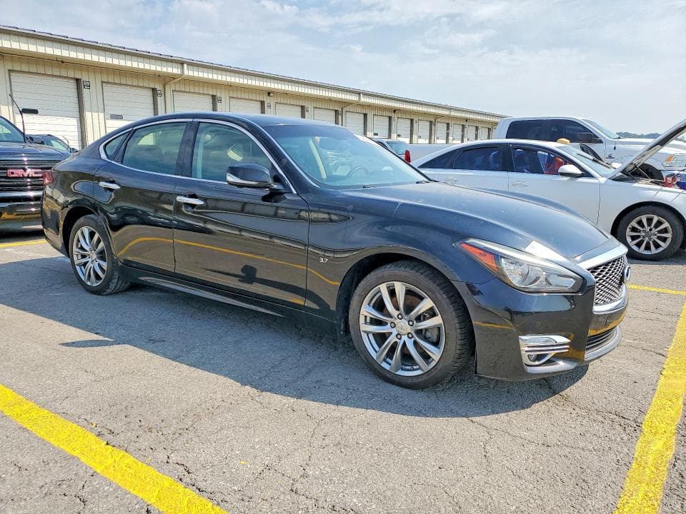2017 INFINITI Q70 3.7 4