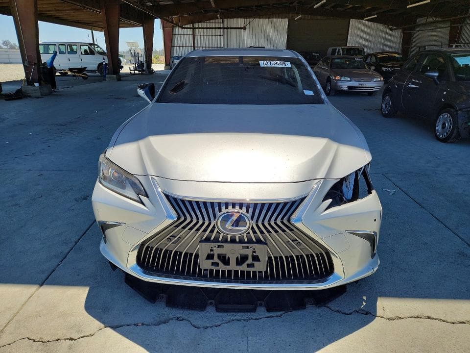2019 LEXUS ES 300H 5