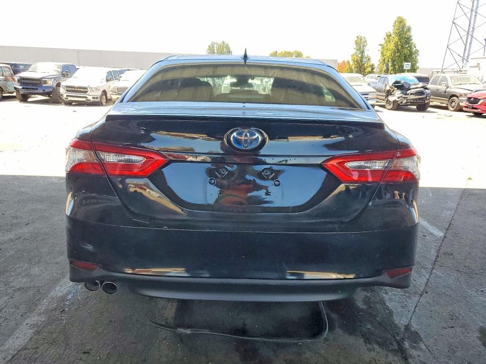 2020 TOYOTA CAMRY SE 6