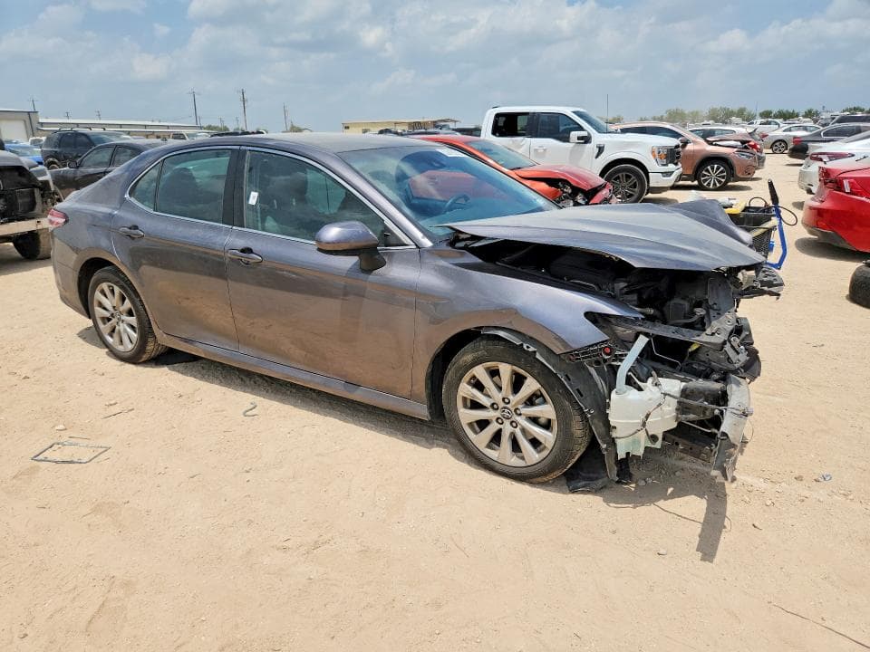 2019 TOYOTA CAMRY LE 4