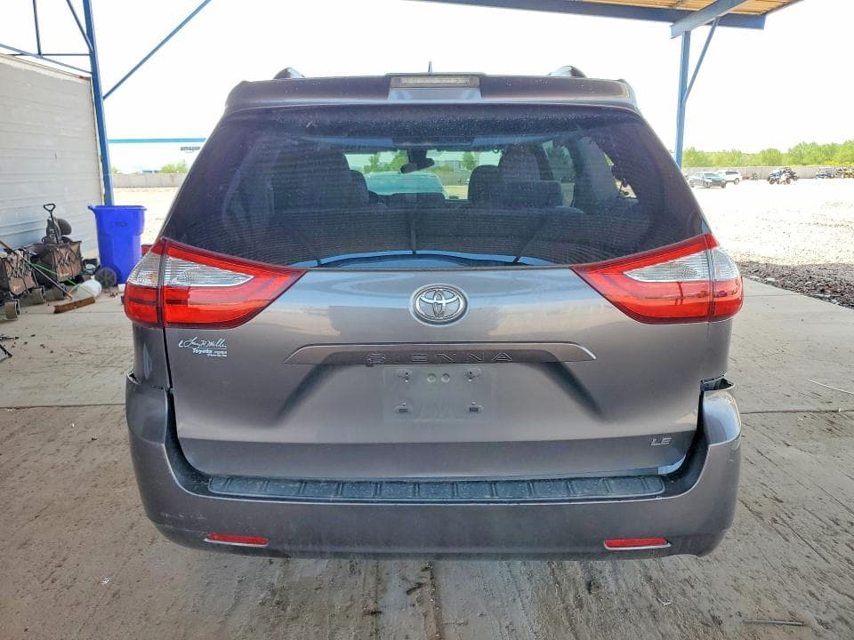 2019 TOYOTA SIENNA LE 6