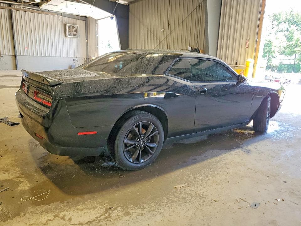 2022 DODGE CHALLENGER SXT 3