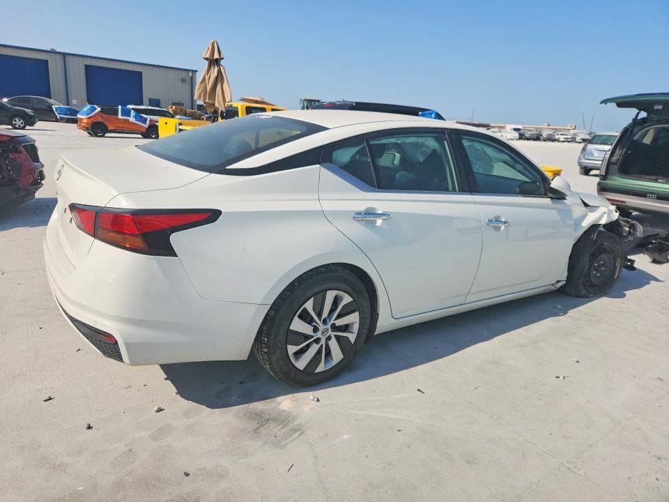 2023 NISSAN ALTIMA S 3